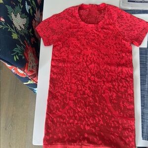 Lululemon red top